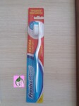Зубна щітка Fresh& White Comfort середня жосткість